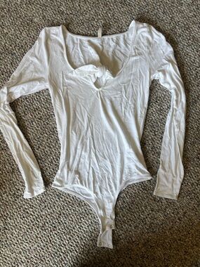 Amuse Society White Long-Sleeve Knot Front Bodysuit